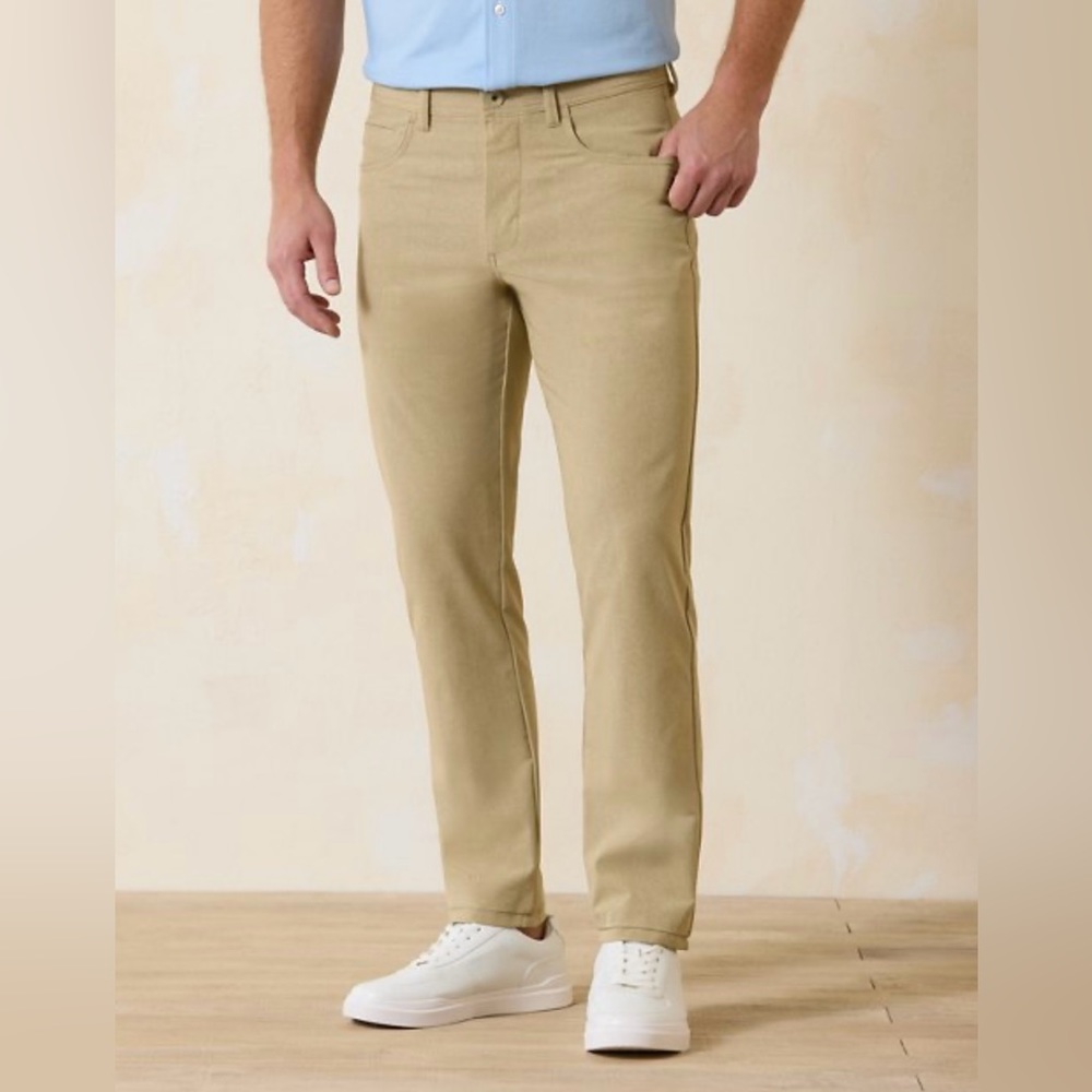 Tommy Bahama men’s size 38/32, khaki pants straight leg